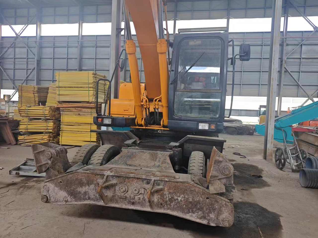 HYUNDAI 210W-7 - Excavator pe roţi: Foto 3 HYUNDAI 210W-7 - Excavator pe roţi: Foto 3