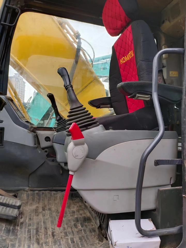 KOMATSU PC200-7 - Excavator pe şenile: Foto 3 KOMATSU PC200-7 - Excavator pe şenile: Foto 3