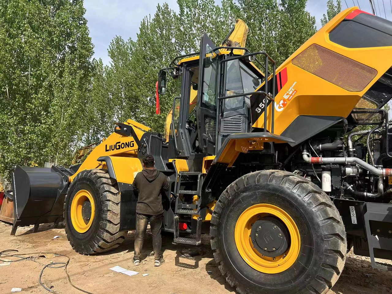 Încărcător frontal pe pneuri nou LIUGONG 856H: Foto 10