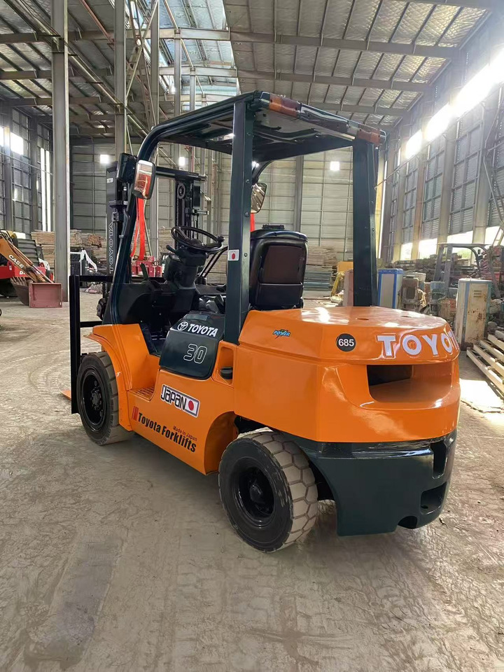 TOYOTA FD30 - Stivuitor diesel: Foto 2 TOYOTA FD30 - Stivuitor diesel: Foto 2