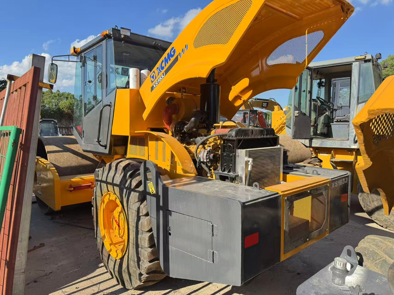 XCMG XS163J - Cilindru compactor pentru asfalt: Foto 2 XCMG XS163J - Cilindru compactor pentru asfalt: Foto 2