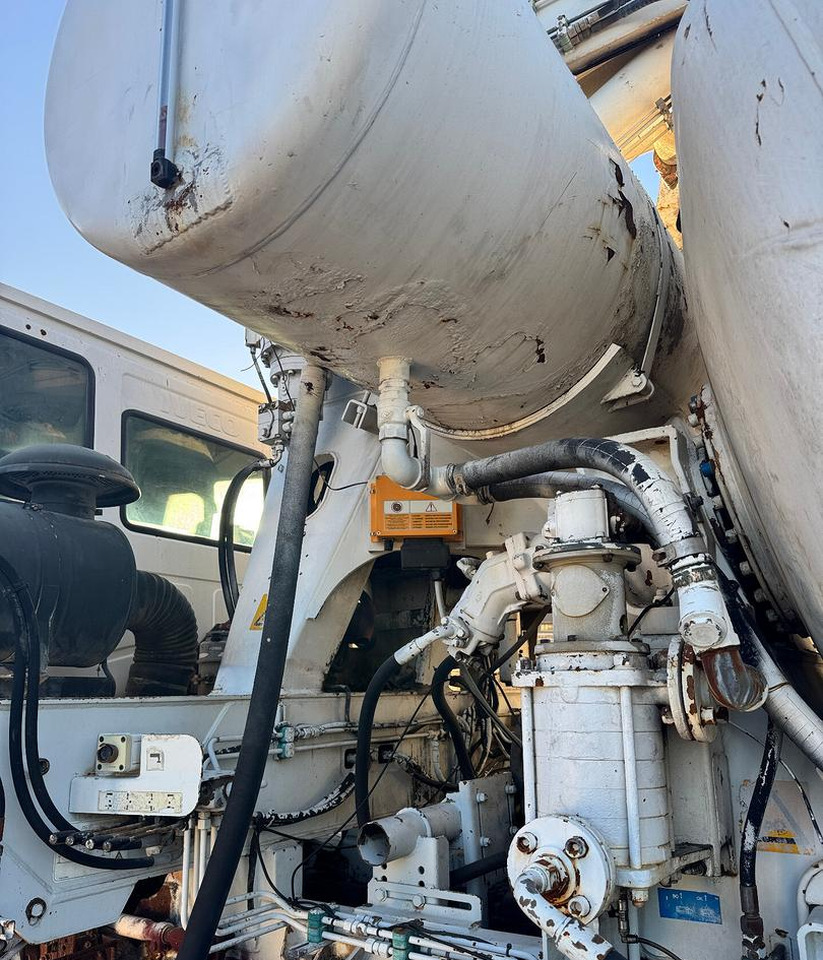 Autobetonieră cu pompă Betonpompa CIFA Iveco Trakker 410E44: Foto 16