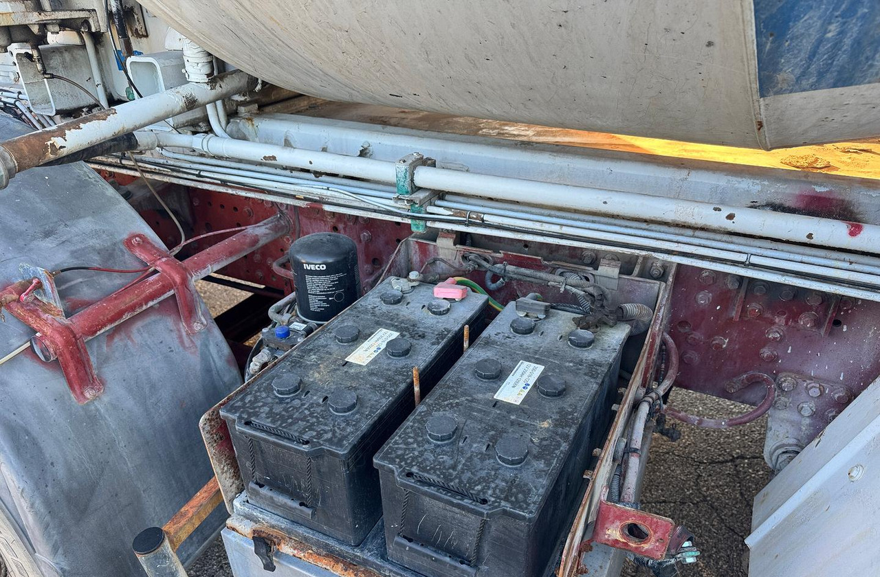 Autobetonieră cu pompă Betonpompa CIFA Iveco Trakker 410E44: Foto 15