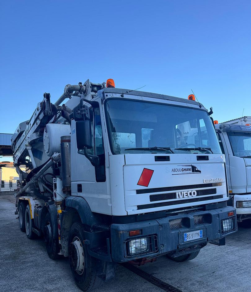 Betonpompa CIFA Iveco Trakker 410E44 - Autobetonieră cu pompă: Foto 3 Betonpompa CIFA Iveco Trakker 410E44 - Autobetonieră cu pompă: Foto 3