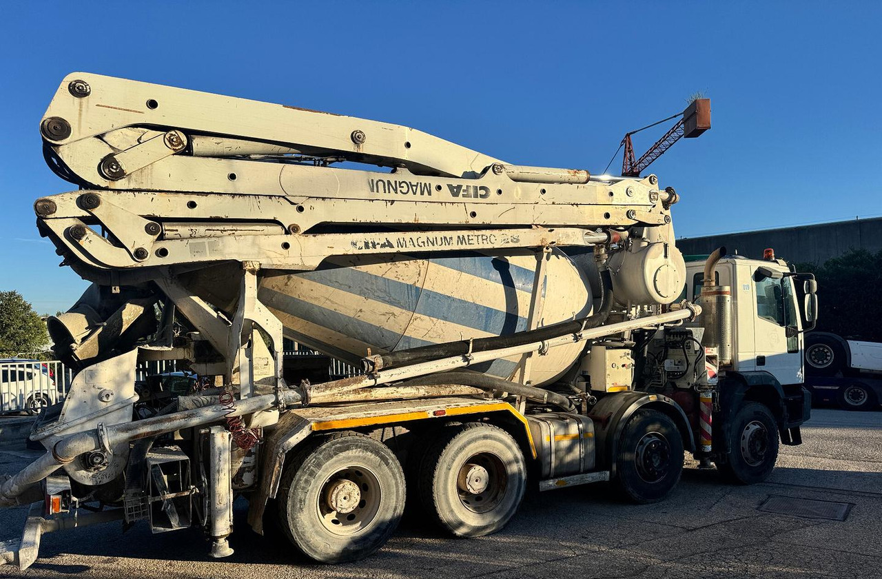 Autobetonieră cu pompă Betonpompa CIFA Iveco Trakker 410E44: Foto 19