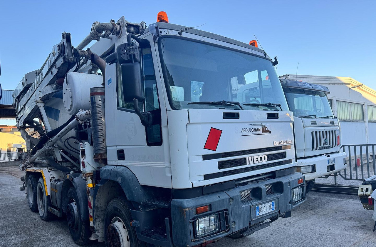 Betonpompa CIFA Iveco Trakker 410E44 - Autobetonieră cu pompă: Foto 1 Betonpompa CIFA Iveco Trakker 410E44 - Autobetonieră cu pompă: Foto 1