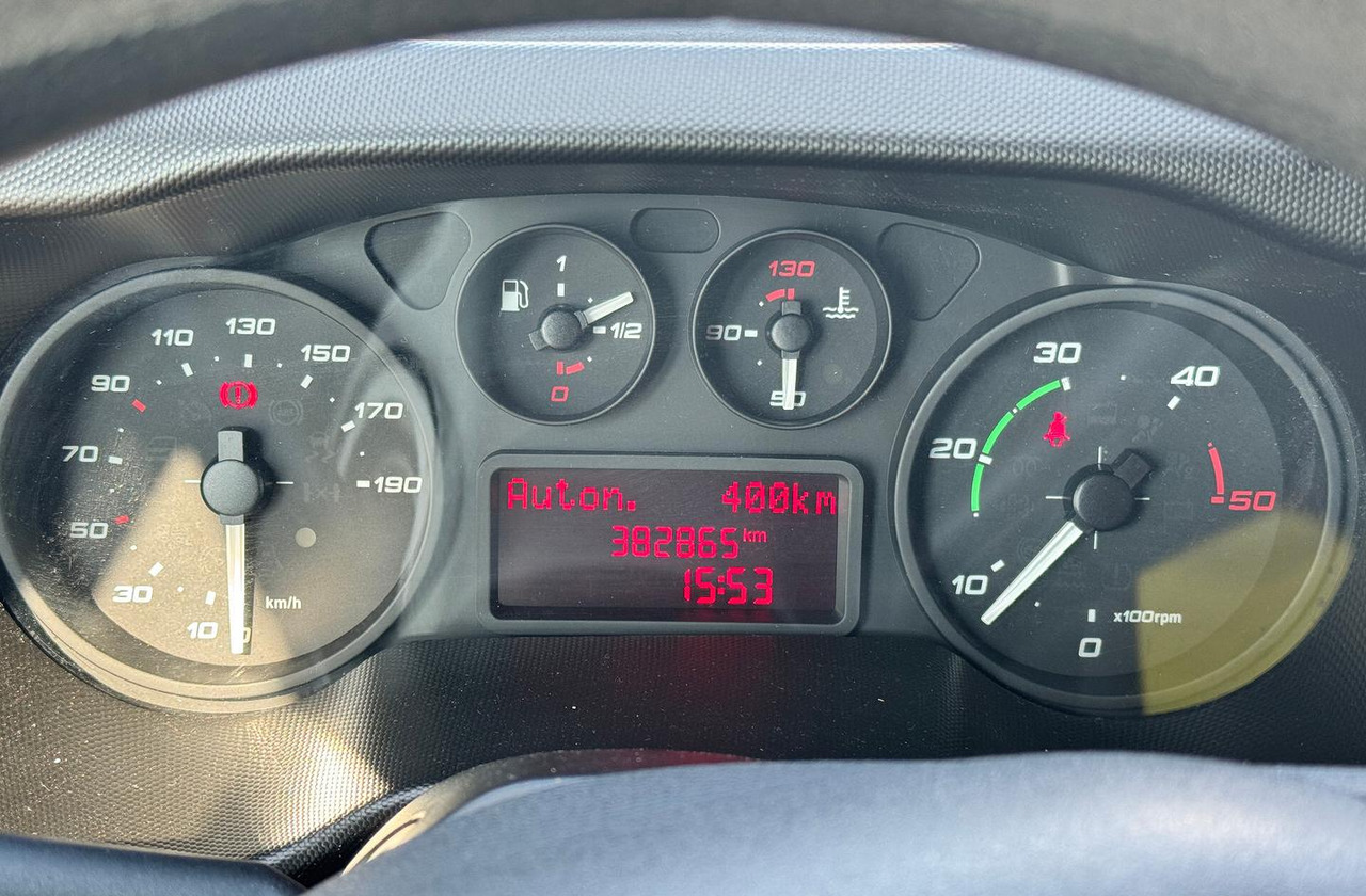 - Autoutilitară frigorifica: Foto 5 - Autoutilitară frigorifica: Foto 5