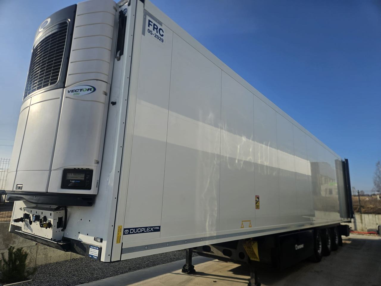 KRONE SD Carrier Vector 1550 - Semiremorcă frigider: Foto 4 KRONE SD Carrier Vector 1550 - Semiremorcă frigider: Foto 4