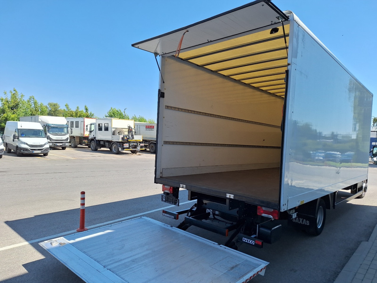 IVECO DAILY 72C18 A8 34m3 - Dubă: Foto 2 IVECO DAILY 72C18 A8 34m3 - Dubă: Foto 2