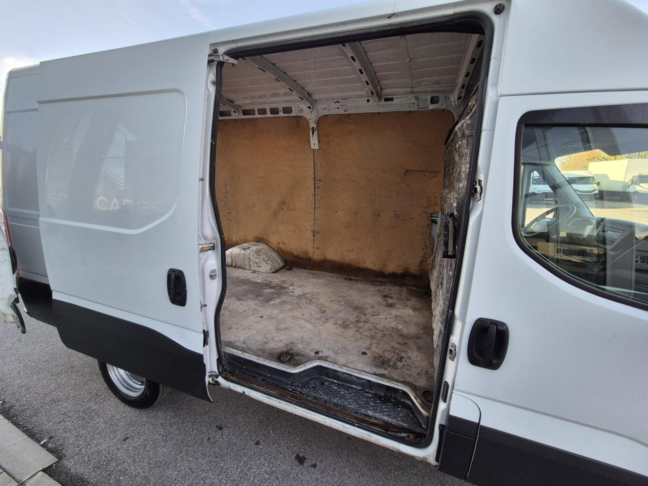 IVECO DAILY35C13V12m3 - Transport persoane: Foto 4 IVECO DAILY35C13V12m3 - Transport persoane: Foto 4