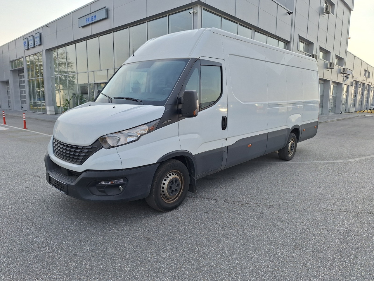 IVECO Daily 35S14 16m3 - Dubă: Foto 1 IVECO Daily 35S14 16m3 - Dubă: Foto 1