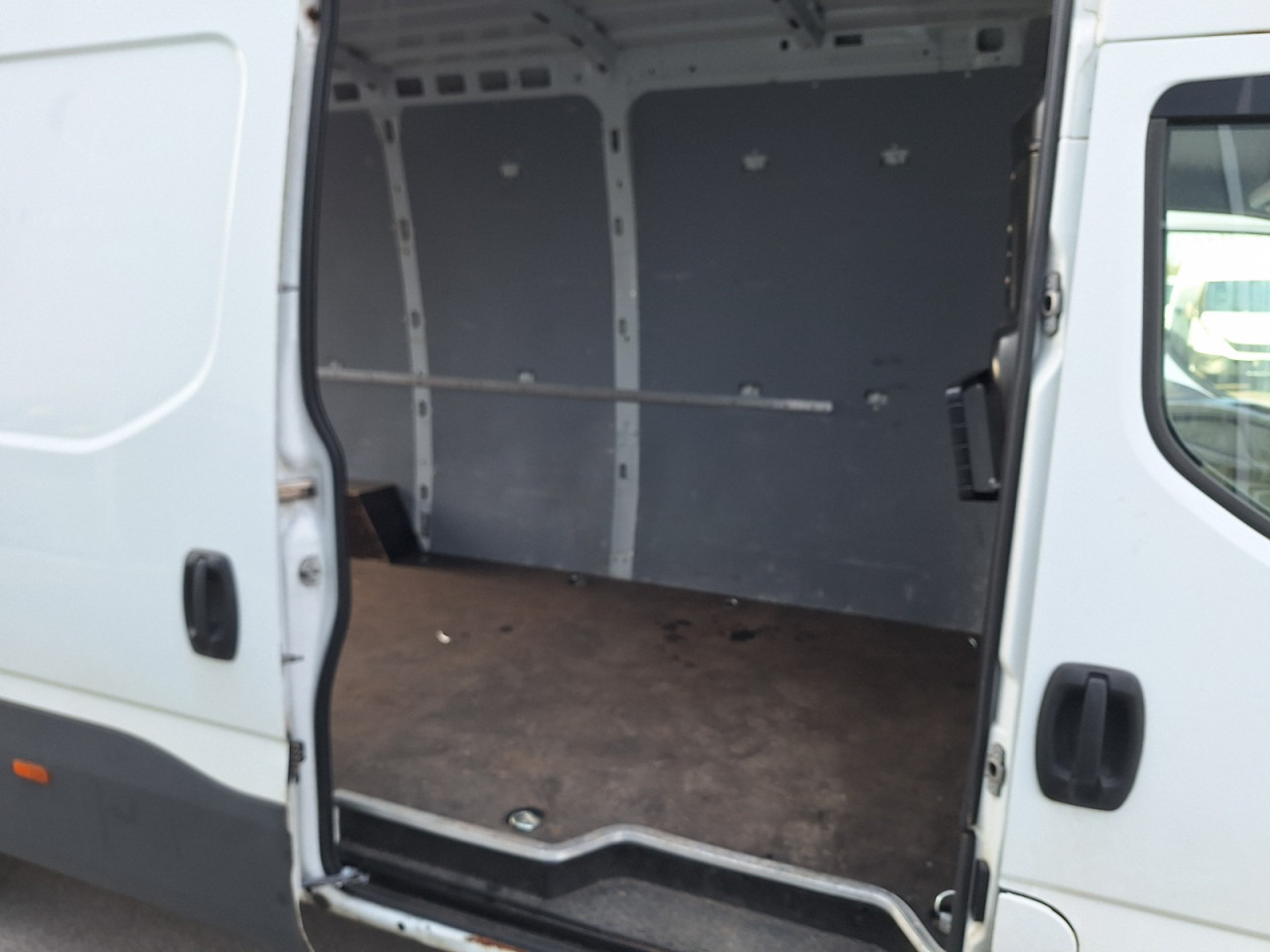 IVECO Daily 35S14 16m3 - Dubă: Foto 3 IVECO Daily 35S14 16m3 - Dubă: Foto 3