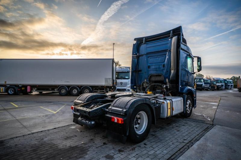 Mercedes ACTROS 1846 LS + HYDR. - Cap tractor: Foto 4 Mercedes ACTROS 1846 LS + HYDR. - Cap tractor: Foto 4