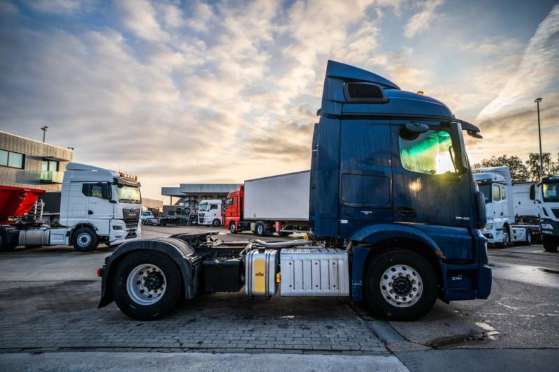 Mercedes ACTROS 1846 LS + HYDR. - Cap tractor: Foto 3 Mercedes ACTROS 1846 LS + HYDR. - Cap tractor: Foto 3