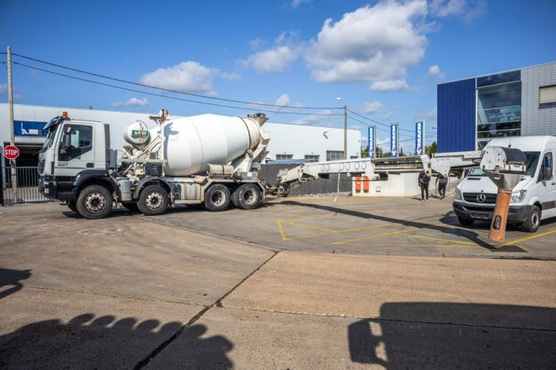 Iveco TRAKKER 400+BAND/TAPIS/BELT T40 - Autobetonieră: Foto 2 Iveco TRAKKER 400+BAND/TAPIS/BELT T40 - Autobetonieră: Foto 2