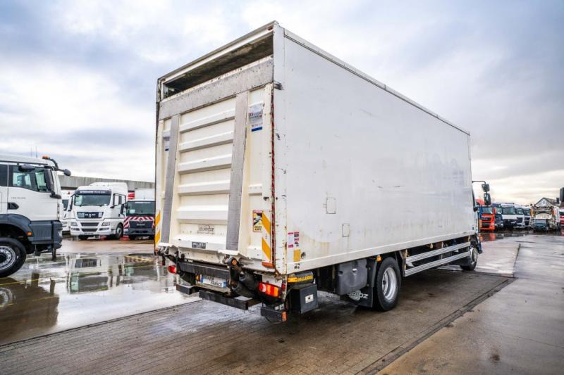 Renault MIDLUM 220 (16T)+ DHOLLANDIA 2T. - Camion furgon: Foto 4 Renault MIDLUM 220 (16T)+ DHOLLANDIA 2T. - Camion furgon: Foto 4