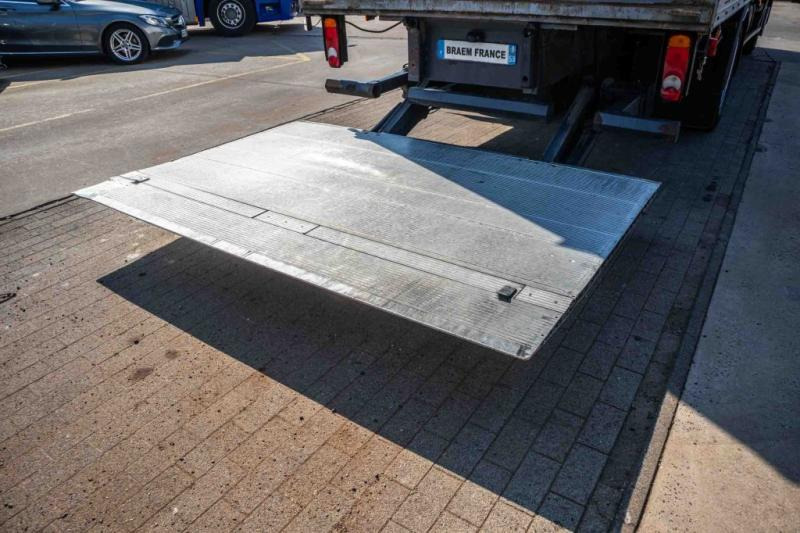 Renault MIDLUM 280DXI+POUSSIN/CHICKEN/KUIKEN/KÛKEN - Camion frigider: Foto 5 Renault MIDLUM 280DXI+POUSSIN/CHICKEN/KUIKEN/KÛKEN - Camion frigider: Foto 5