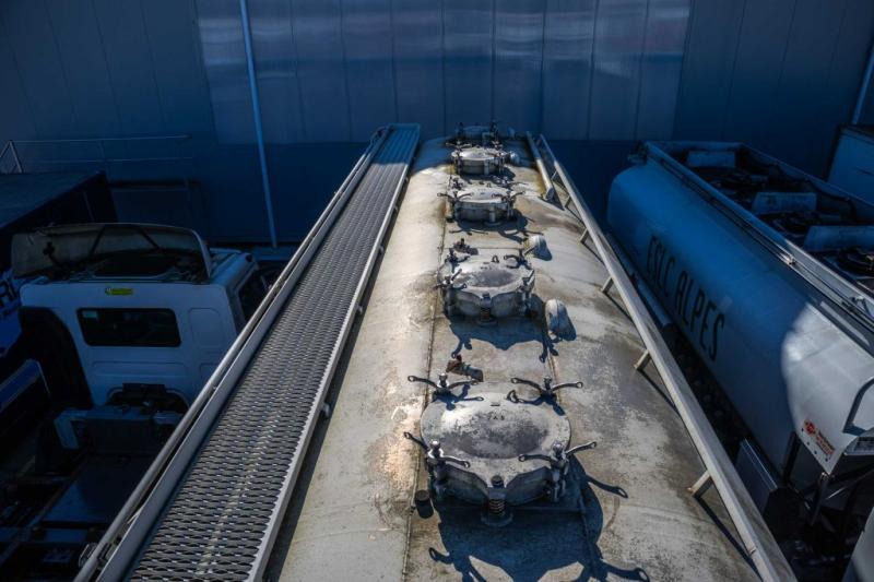 Renault PREMIUM 320 DXI+CITERNE ALIMENTAIRE ( engine problem) - Camion cisternă: Foto 5 Renault PREMIUM 320 DXI+CITERNE ALIMENTAIRE ( engine problem) - Camion cisternă: Foto 5