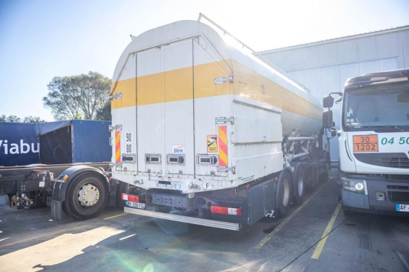 Renault PREMIUM 320 DXI+CITERNE ALIMENTAIRE ( engine problem) - Camion cisternă: Foto 3 Renault PREMIUM 320 DXI+CITERNE ALIMENTAIRE ( engine problem) - Camion cisternă: Foto 3