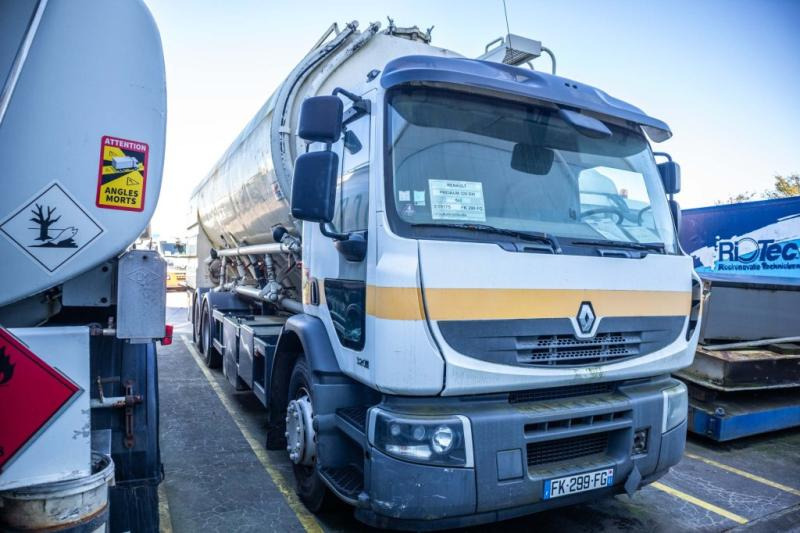 Renault PREMIUM 320 DXI+CITERNE ALIMENTAIRE ( engine problem) - Camion cisternă: Foto 2 Renault PREMIUM 320 DXI+CITERNE ALIMENTAIRE ( engine problem) - Camion cisternă: Foto 2