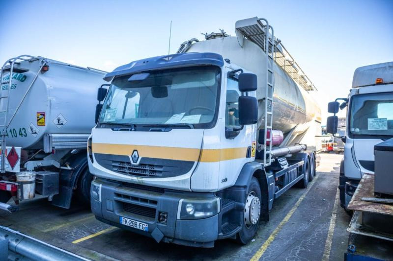 Renault PREMIUM 320 DXI+CITERNE ALIMENTAIRE ( engine problem) - Camion cisternă: Foto 1 Renault PREMIUM 320 DXI+CITERNE ALIMENTAIRE ( engine problem) - Camion cisternă: Foto 1