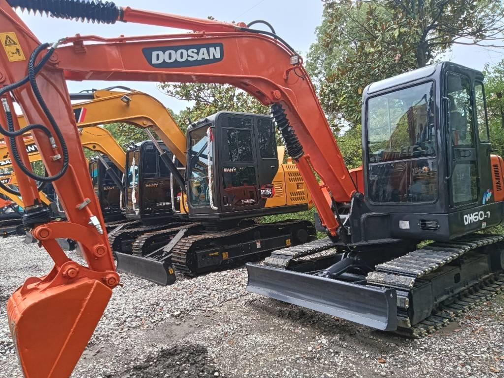 Doosan DH 60 - Excavator pe şenile: Foto 2 Doosan DH 60 - Excavator pe şenile: Foto 2
