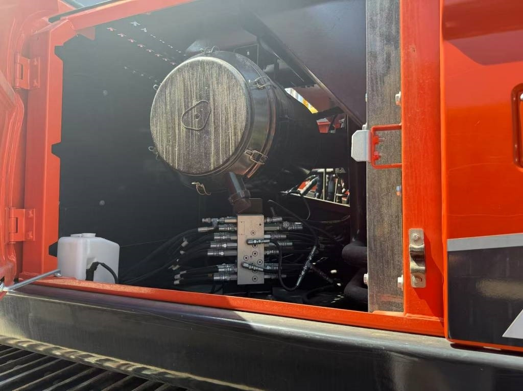 Excavator pe şenile nou Doosan DX 340: Foto 7 Excavator pe şenile nou Doosan DX 340: Foto 7