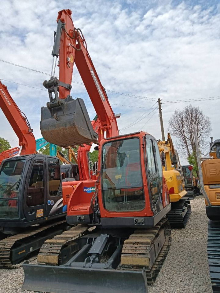 Doosan DX 75 - Excavator pe şenile: Foto 1 Doosan DX 75 - Excavator pe şenile: Foto 1