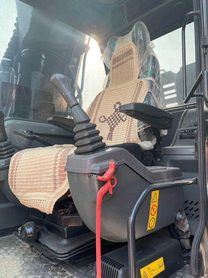 Volvo EC 140 - Excavator pe şenile: Foto 3 Volvo EC 140 - Excavator pe şenile: Foto 3