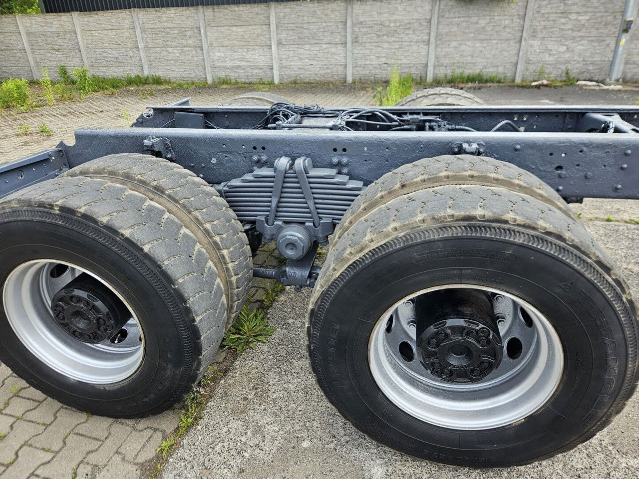 Scania 144 530 6X4 Manual Pump AND Injectros - Full Sprin G - Camion şasiu: Foto 4 Scania 144 530 6X4 Manual Pump AND Injectros - Full Sprin G - Camion şasiu: Foto 4