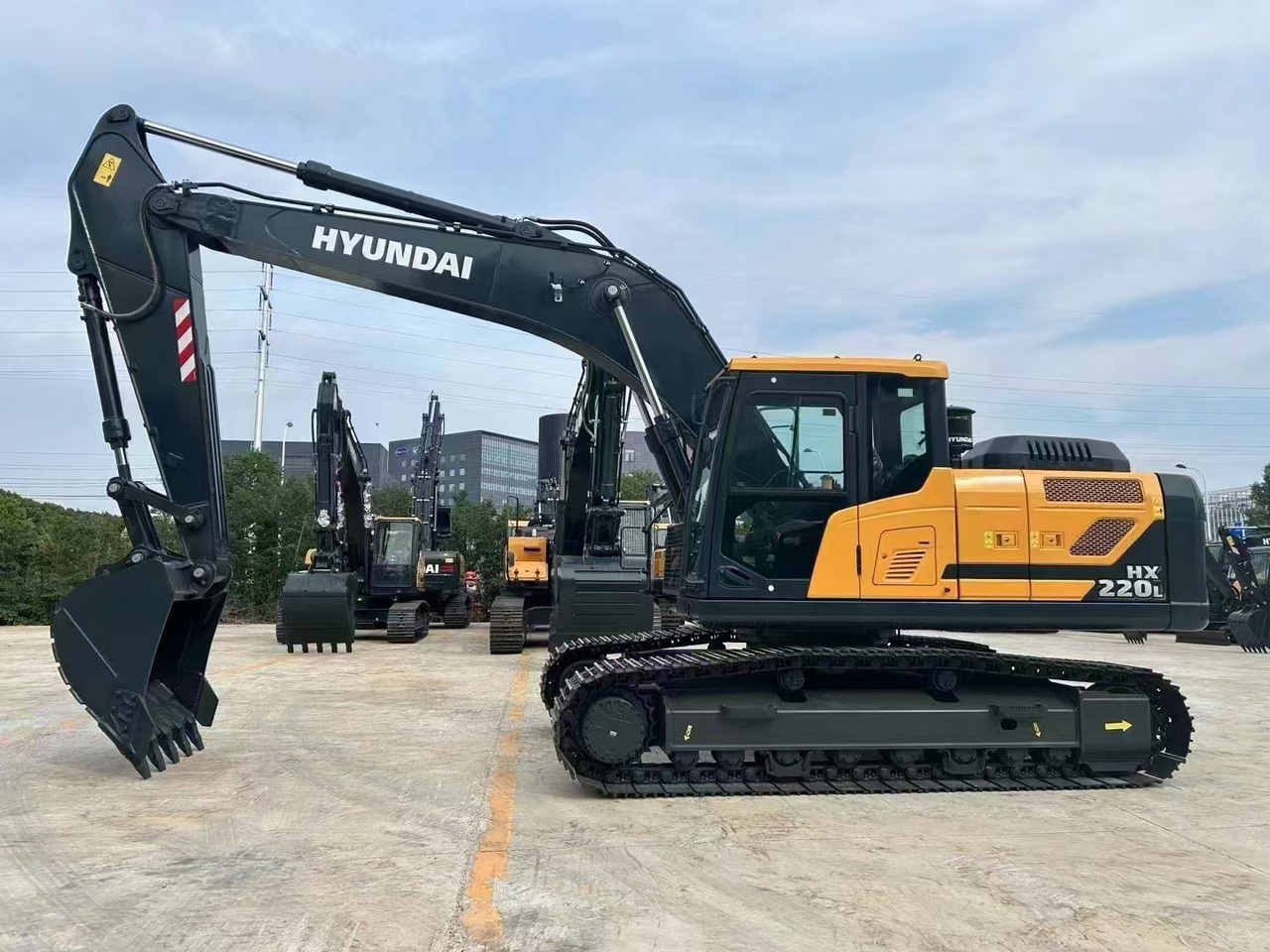 HYUNDAI HX220L - Excavator pe şenile: Foto 1 HYUNDAI HX220L - Excavator pe şenile: Foto 1