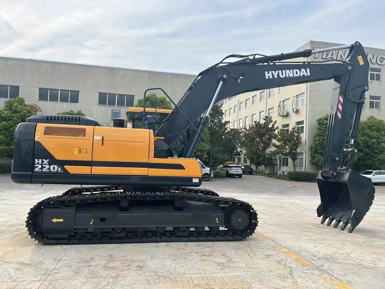 HYUNDAI HX220L - Excavator pe şenile: Foto 2 HYUNDAI HX220L - Excavator pe şenile: Foto 2