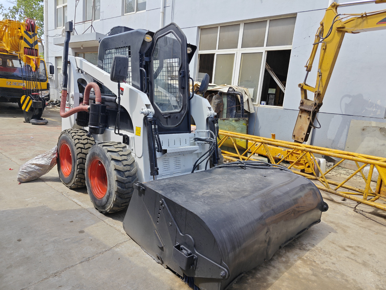 Bobcat S300 - Mini încărcător: Foto 3 Bobcat S300 - Mini încărcător: Foto 3