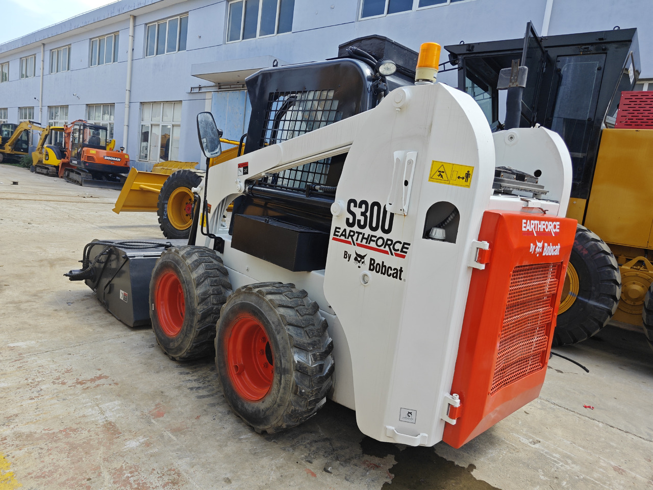 Bobcat S300 - Mini încărcător: Foto 1 Bobcat S300 - Mini încărcător: Foto 1