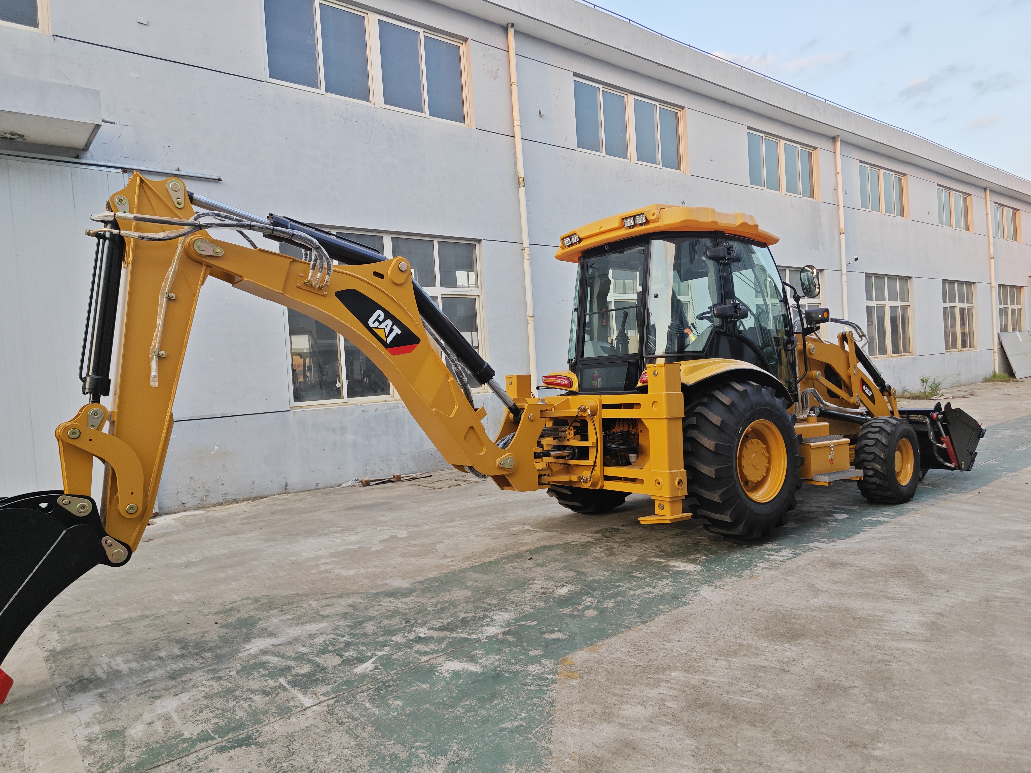 Caterpillar 420F used cat loader - Buldoexcavator: Foto 4 Caterpillar 420F used cat loader - Buldoexcavator: Foto 4