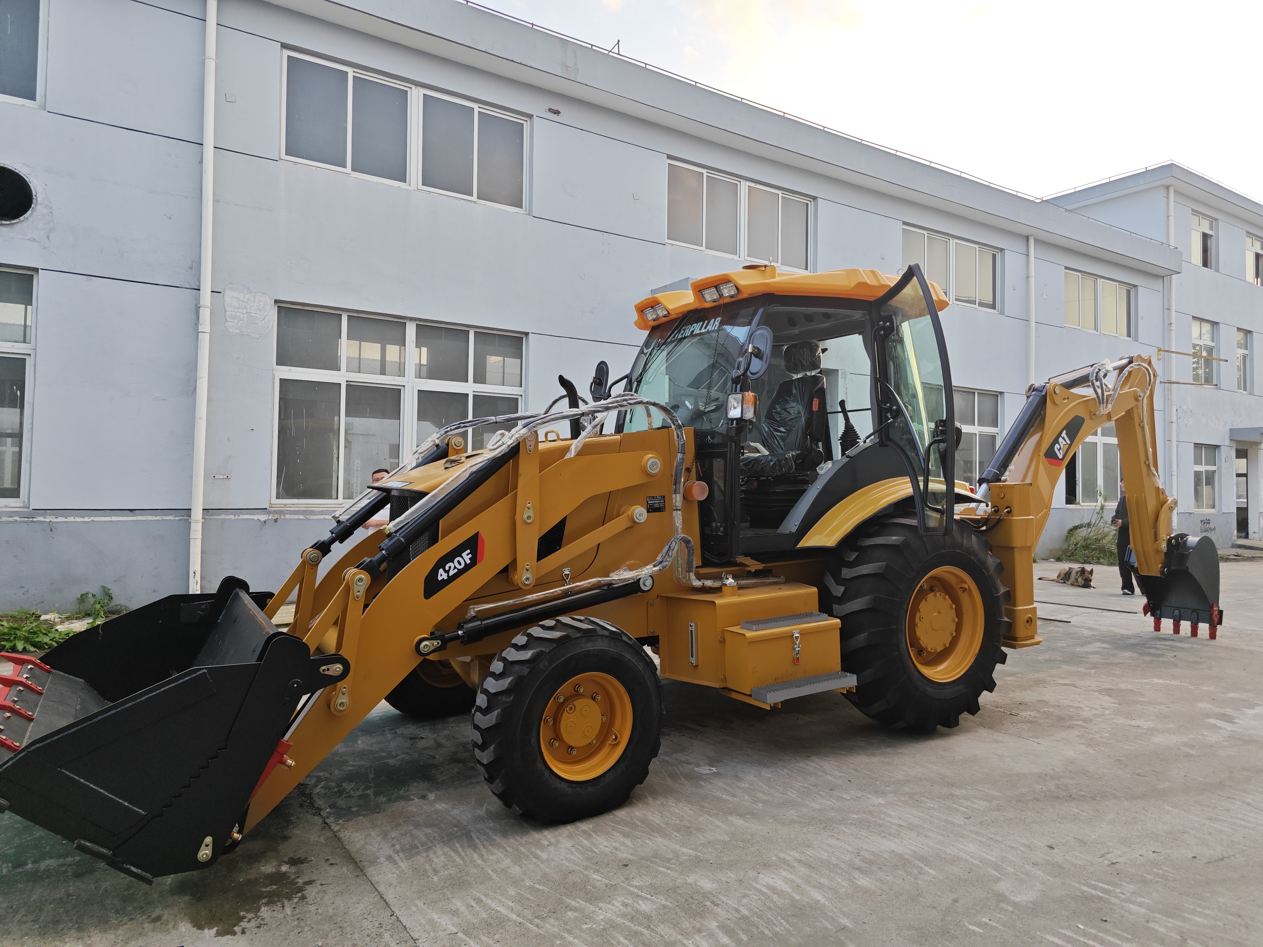 Caterpillar 420F used cat loader - Buldoexcavator: Foto 2 Caterpillar 420F used cat loader - Buldoexcavator: Foto 2