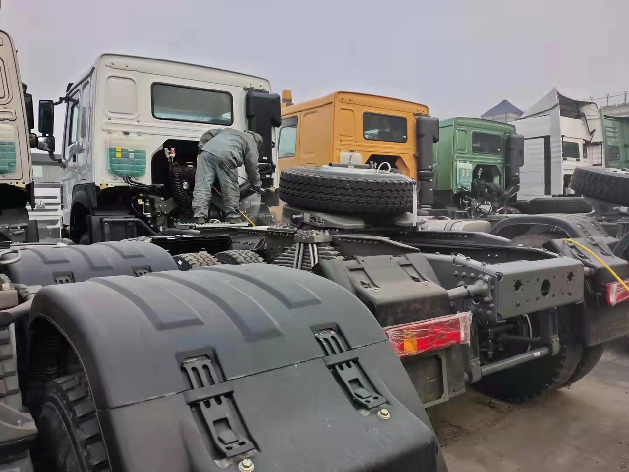 SINOTRUK ZZ4257V3247B - Cap tractor: Foto 5 SINOTRUK ZZ4257V3247B - Cap tractor: Foto 5