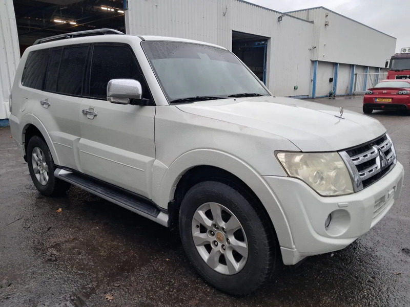 Mitsubishi Pajero GLS 3.5 - V6 , 4x4 , 7 Pers., Full Option - Automobil: Foto 4 Mitsubishi Pajero GLS 3.5 - V6 , 4x4 , 7 Pers., Full Option - Automobil: Foto 4