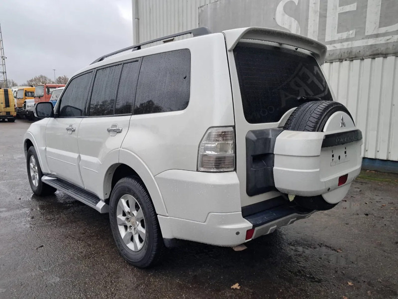 Mitsubishi Pajero GLS 3.5 - V6 , 4x4 , 7 Pers., Full Option - Automobil: Foto 5 Mitsubishi Pajero GLS 3.5 - V6 , 4x4 , 7 Pers., Full Option - Automobil: Foto 5