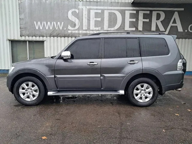 Mitsubishi Pajero GLS 3.5 - V6 , 4x4 , 7 Pers., Full Option - Automobil: Foto 2 Mitsubishi Pajero GLS 3.5 - V6 , 4x4 , 7 Pers., Full Option - Automobil: Foto 2