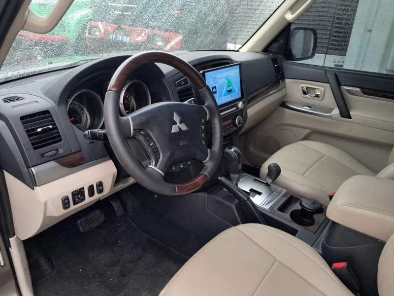 Automobil Mitsubishi Pajero GLS 3.5 - V6 , 4x4 , 7 Pers. , Full option: Foto 8 Automobil Mitsubishi Pajero GLS 3.5 - V6 , 4x4 , 7 Pers. , Full option: Foto 8