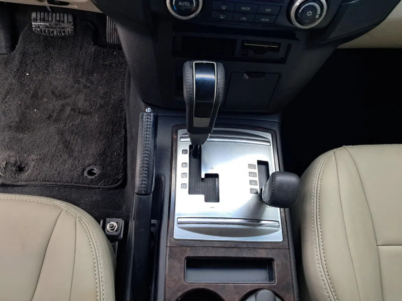 Automobil Mitsubishi Pajero GLS 3.5 - V6 , 4x4 , 7 Pers. , Full option: Foto 18 Automobil Mitsubishi Pajero GLS 3.5 - V6 , 4x4 , 7 Pers. , Full option: Foto 18