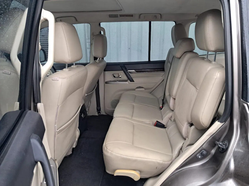 Automobil Mitsubishi Pajero GLS 3.5 - V6 , 4x4 , 7 Pers. , Full option: Foto 16 Automobil Mitsubishi Pajero GLS 3.5 - V6 , 4x4 , 7 Pers. , Full option: Foto 16