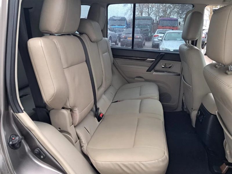Automobil Mitsubishi Pajero GLS 3.5 - V6 , 4x4 , 7 Pers. , Full option: Foto 15 Automobil Mitsubishi Pajero GLS 3.5 - V6 , 4x4 , 7 Pers. , Full option: Foto 15