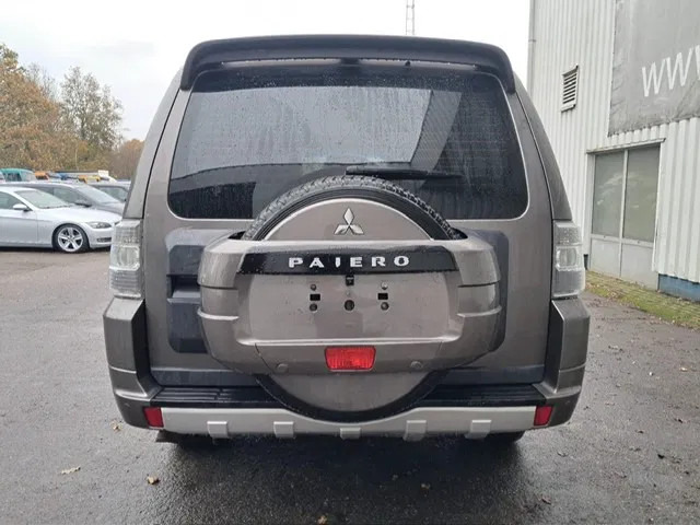 Automobil Mitsubishi Pajero GLS 3.5 - V6 , 4x4 , 7 Pers. , Full option: Foto 7 Automobil Mitsubishi Pajero GLS 3.5 - V6 , 4x4 , 7 Pers. , Full option: Foto 7