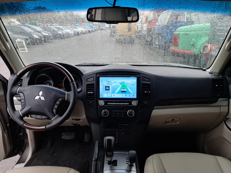Automobil Mitsubishi Pajero GLS 3.5 - V6 , 4x4 , 7 Pers. , Full option: Foto 10 Automobil Mitsubishi Pajero GLS 3.5 - V6 , 4x4 , 7 Pers. , Full option: Foto 10