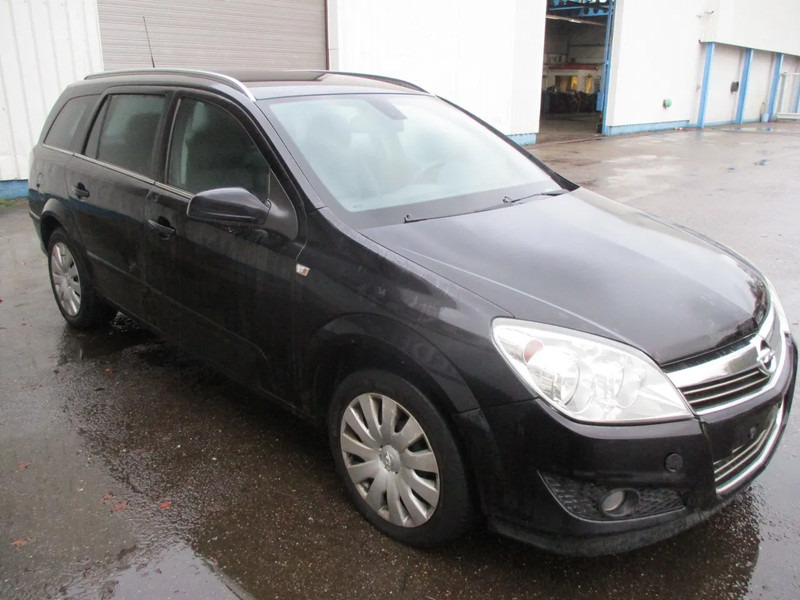 Opel Astra 1.7 CDTI , NOT RUNNING , Navi , Airco , lederen bekleding - Mașină break: Foto 4 Opel Astra 1.7 CDTI , NOT RUNNING , Navi , Airco , lederen bekleding - Mașină break: Foto 4