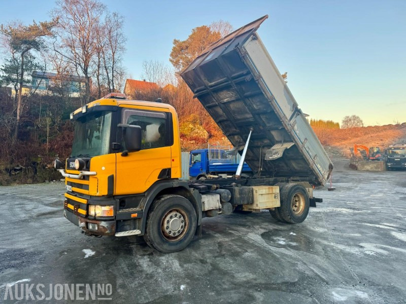 1998 Scania P-serie - 4x2 - Tippbil - Eu-godkjent til 08/26 - Km: 335523 - Camion basculantă: Foto 2 1998 Scania P-serie - 4x2 - Tippbil - Eu-godkjent til 08/26 - Km: 335523 - Camion basculantă: Foto 2