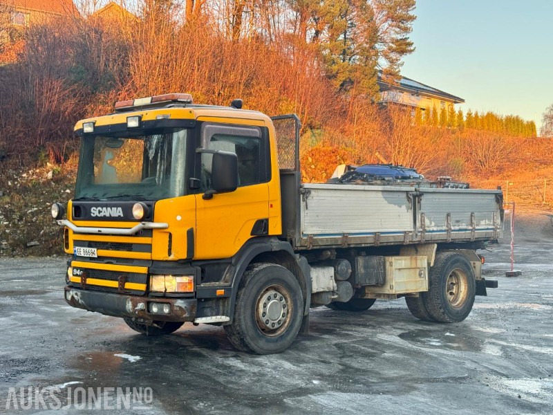 1998 Scania P-serie - 4x2 - Tippbil - Eu-godkjent til 08/26 - Km: 335523 - Camion basculantă: Foto 1 1998 Scania P-serie - 4x2 - Tippbil - Eu-godkjent til 08/26 - Km: 335523 - Camion basculantă: Foto 1