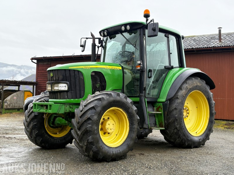 2002 John Deere 6320 - 9018 motortimer - helt nye framdekk medfølger - Tractor agricol: Foto 1 2002 John Deere 6320 - 9018 motortimer - helt nye framdekk medfølger - Tractor agricol: Foto 1
